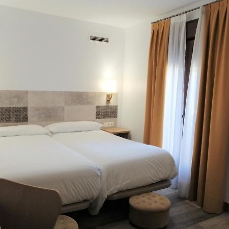 Hostal Restaurante Villa De בריווגה מראה חיצוני תמונה