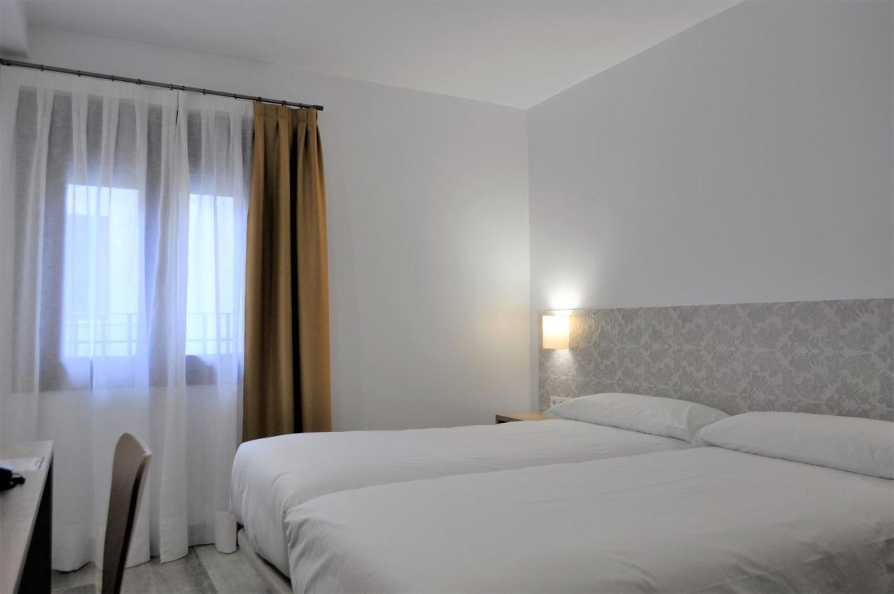 Hostal Restaurante Villa De בריווגה מראה חיצוני תמונה