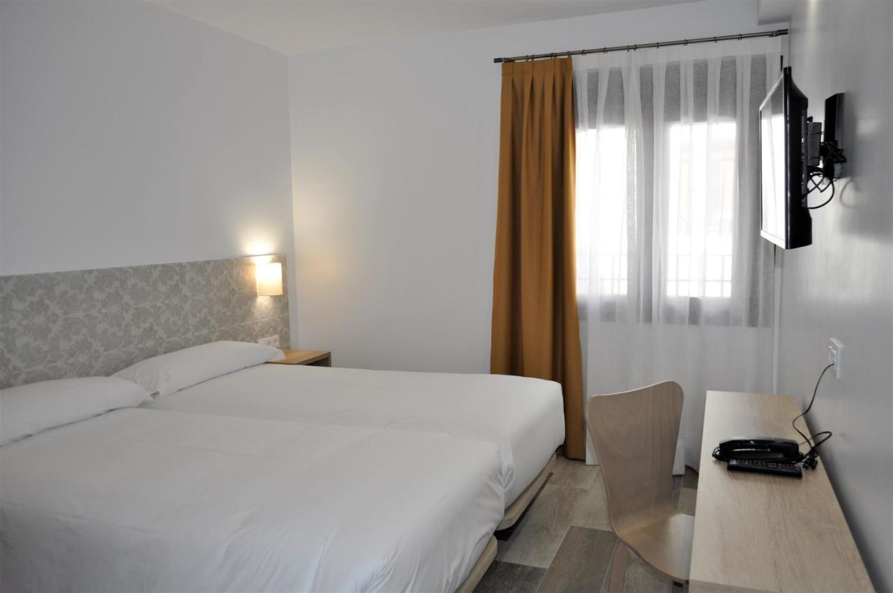 Hostal Restaurante Villa De בריווגה מראה חיצוני תמונה