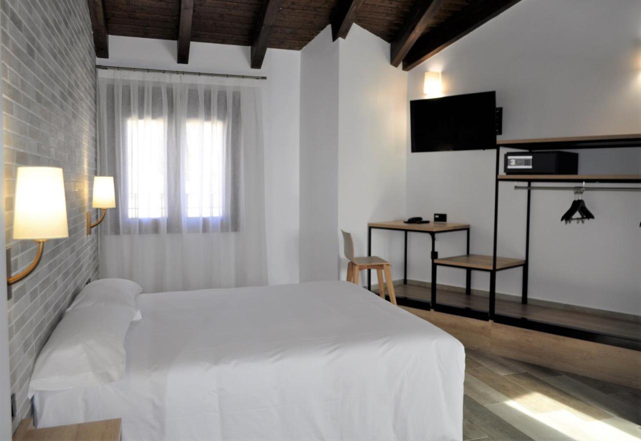 Hostal Restaurante Villa De בריווגה מראה חיצוני תמונה