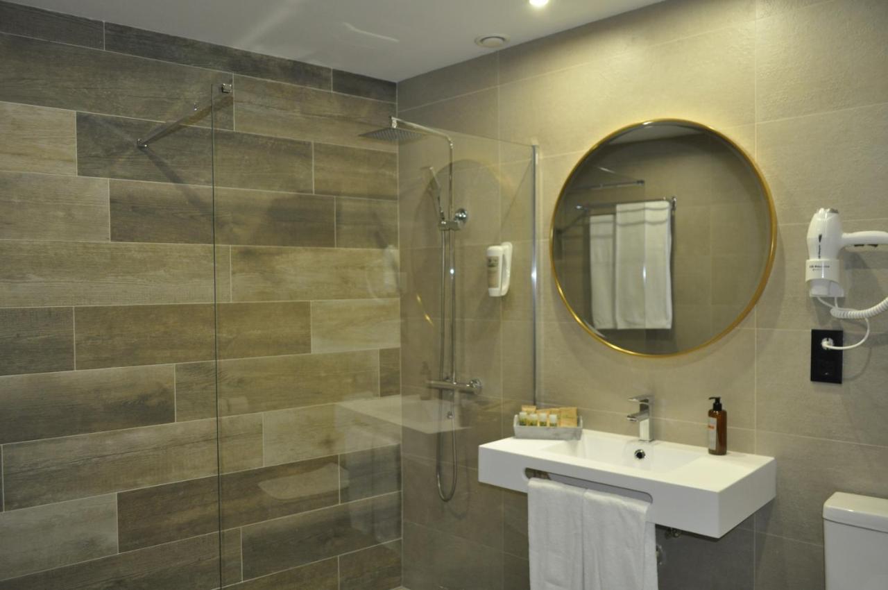 Hostal Restaurante Villa De בריווגה מראה חיצוני תמונה