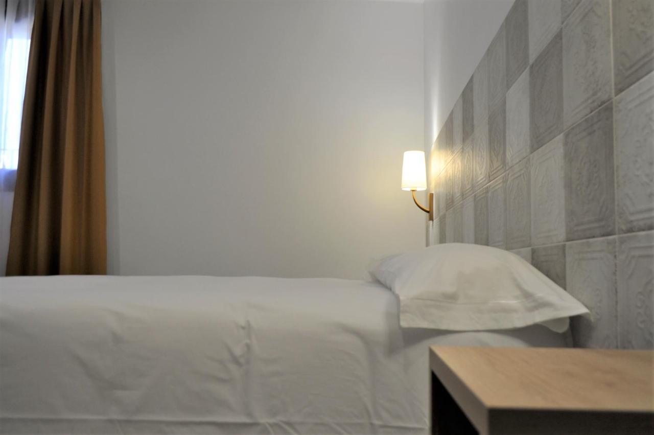 Hostal Restaurante Villa De בריווגה מראה חיצוני תמונה