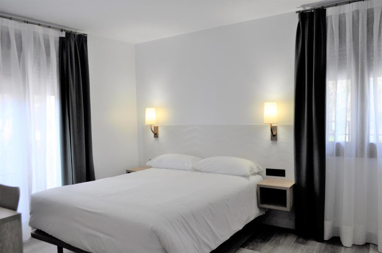 Hostal Restaurante Villa De בריווגה מראה חיצוני תמונה