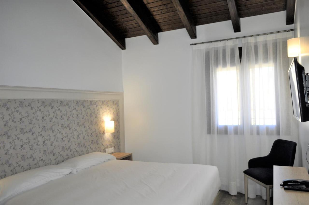 Hostal Restaurante Villa De בריווגה מראה חיצוני תמונה