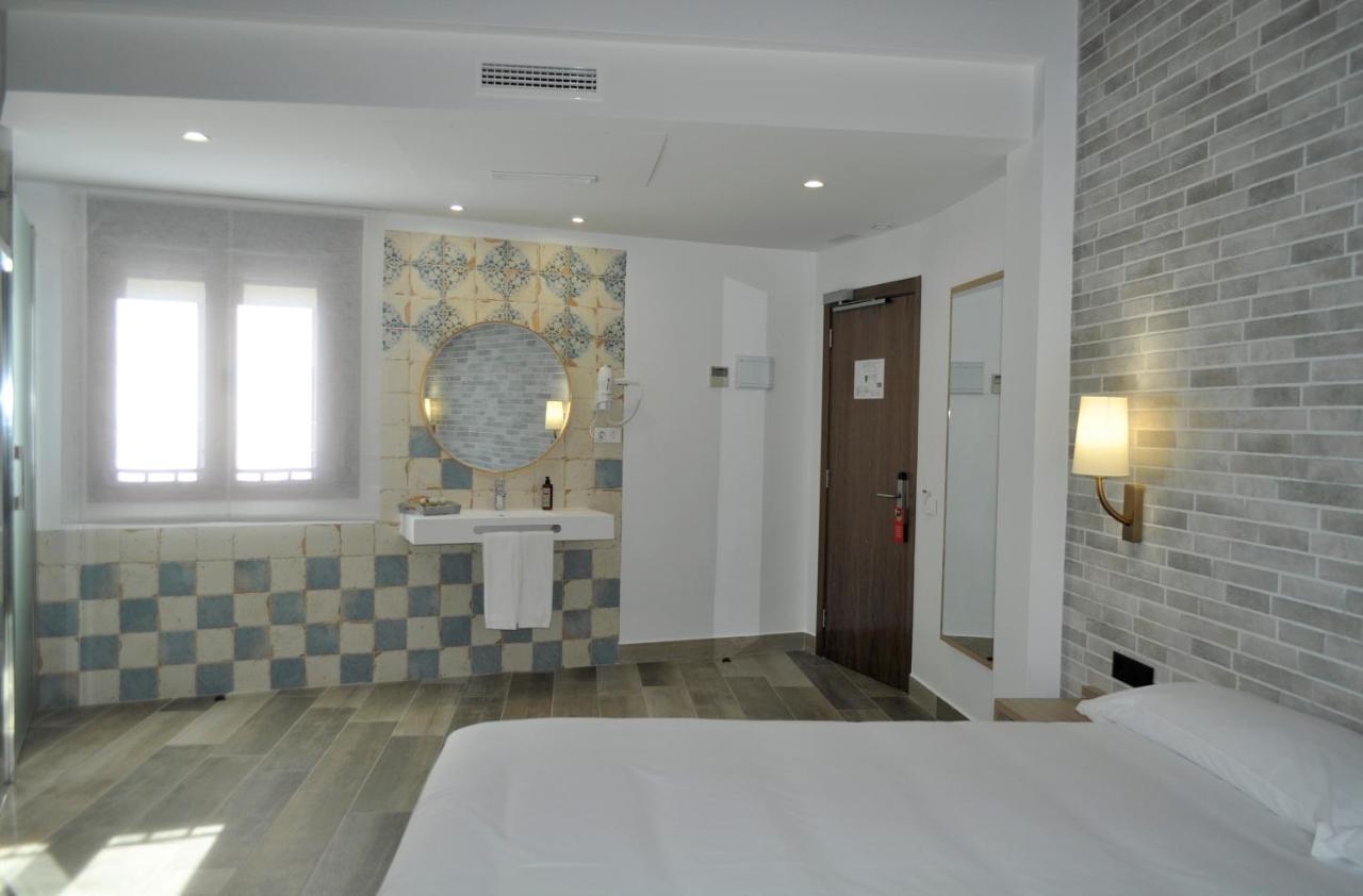 Hostal Restaurante Villa De בריווגה מראה חיצוני תמונה